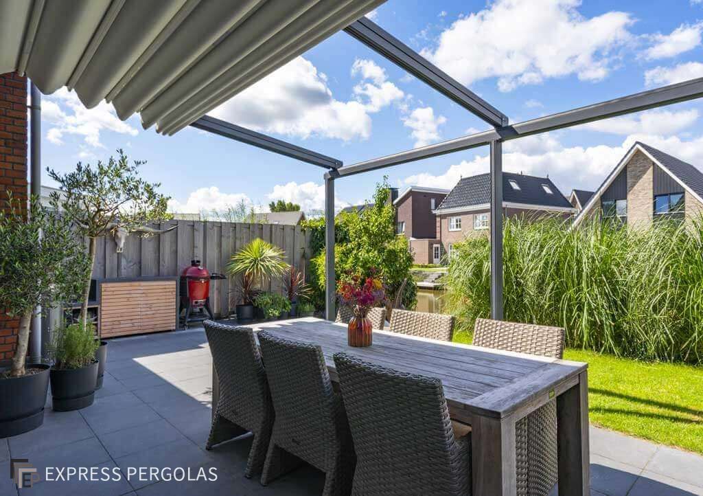 Verdeca; Folding roof with aluminium frame Ultimate flexibility with a sleek design
